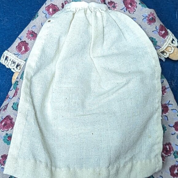 Vintage Folk Art Wooden Doll Articulated Rubber Band Apron Bloomers Rustic - Picture 3 of 9